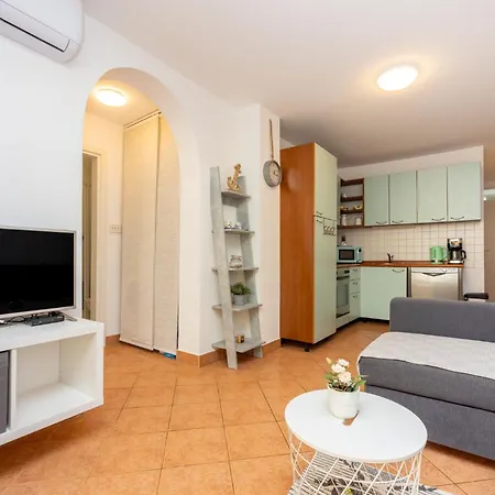 Tami Apartment